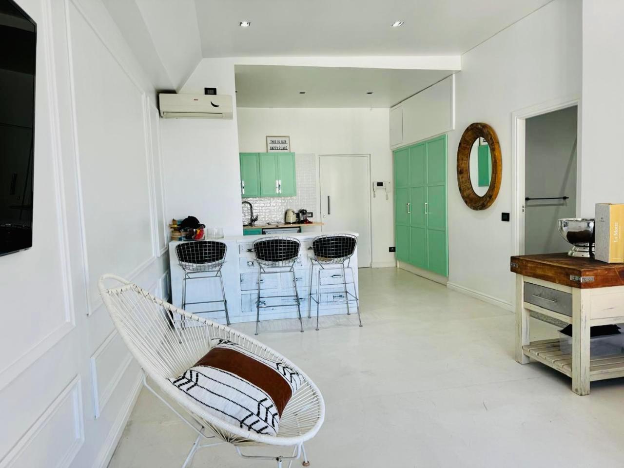 Living On Bree Apartment