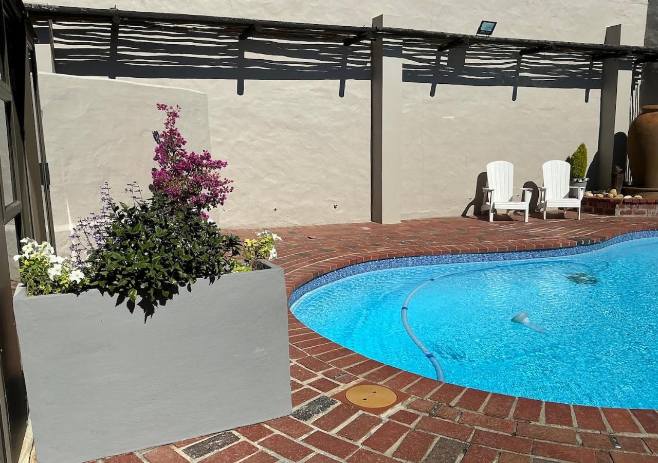 B Shocked Manor - Lux Holiday home Cape Town