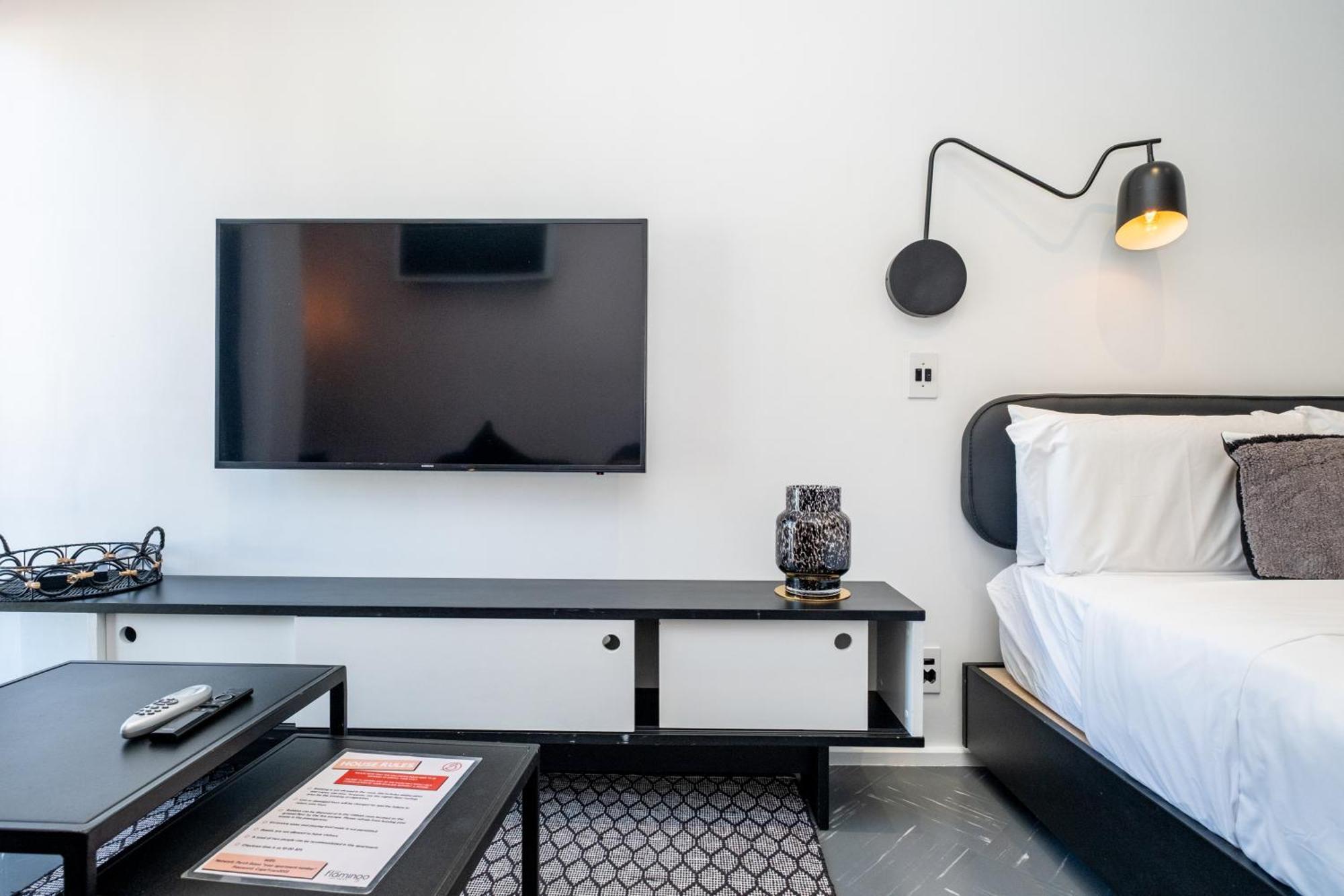 The Flamingo 808 - Floor Sea Point - Mountain Views With Daily Housekeeping Apartment