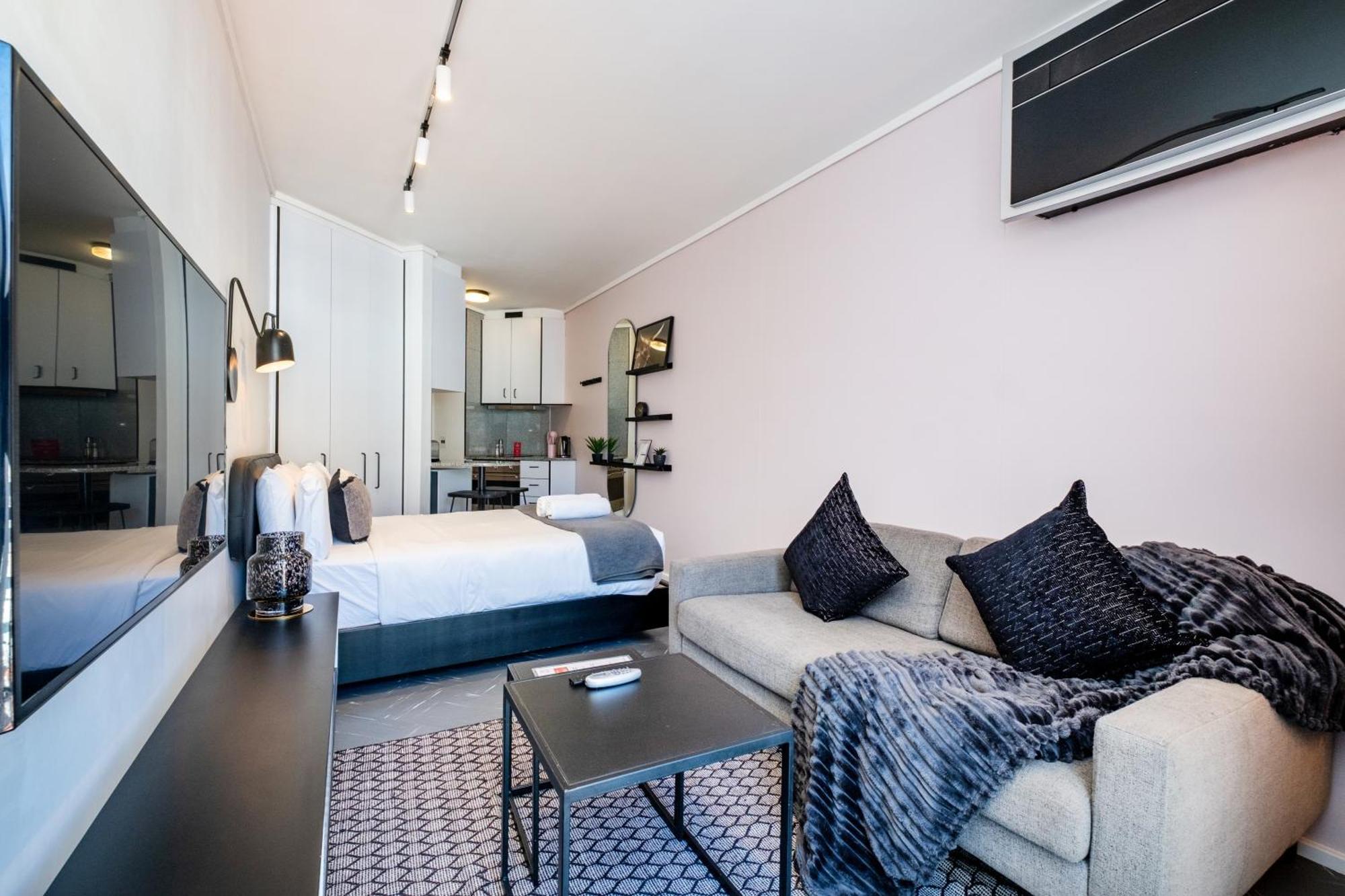 The Flamingo 808 - Floor Sea Point - Mountain Views With Daily Housekeeping * Cape Town