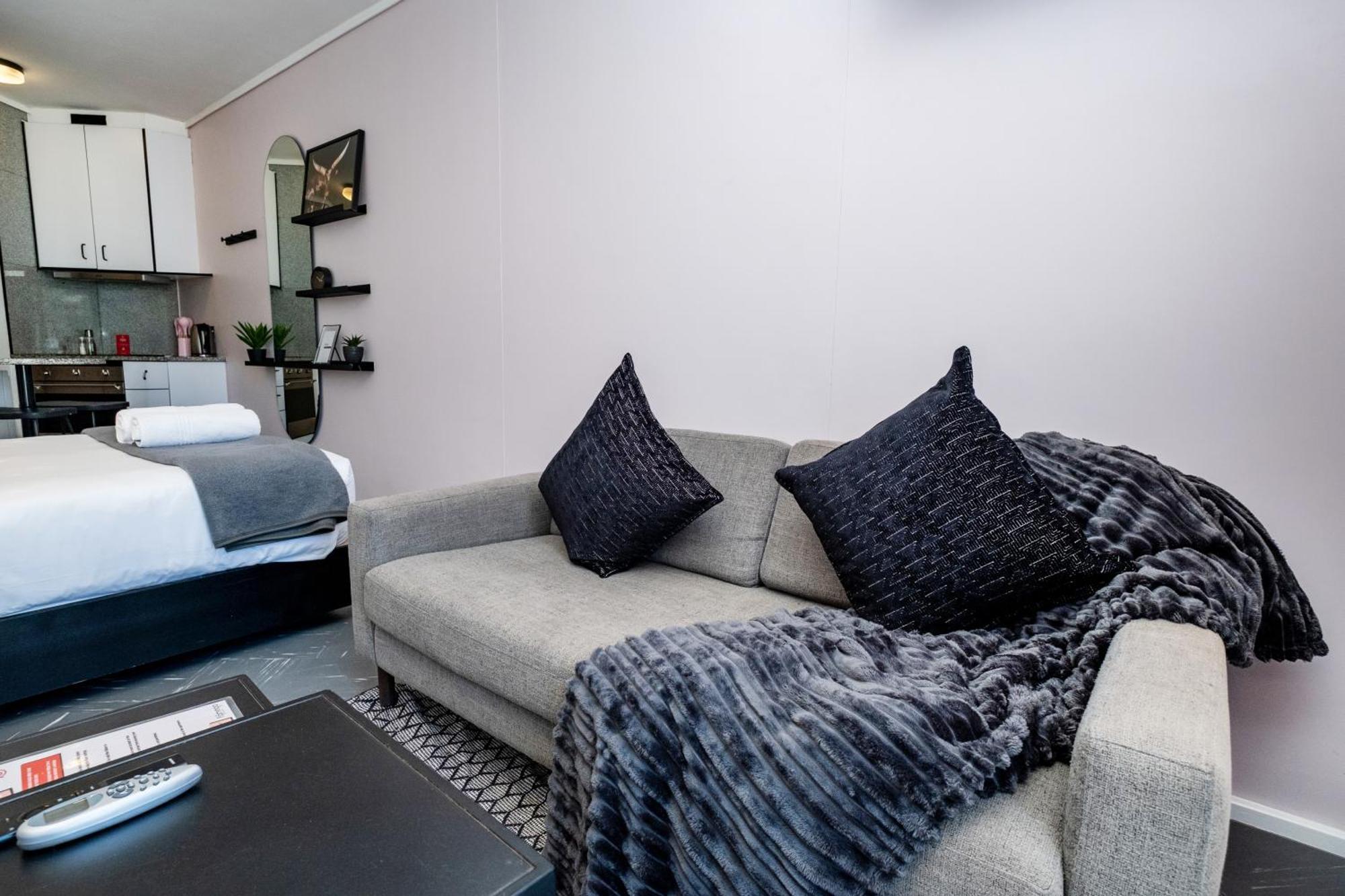 The Flamingo 808 - Floor Sea Point - Mountain Views With Daily Housekeeping *