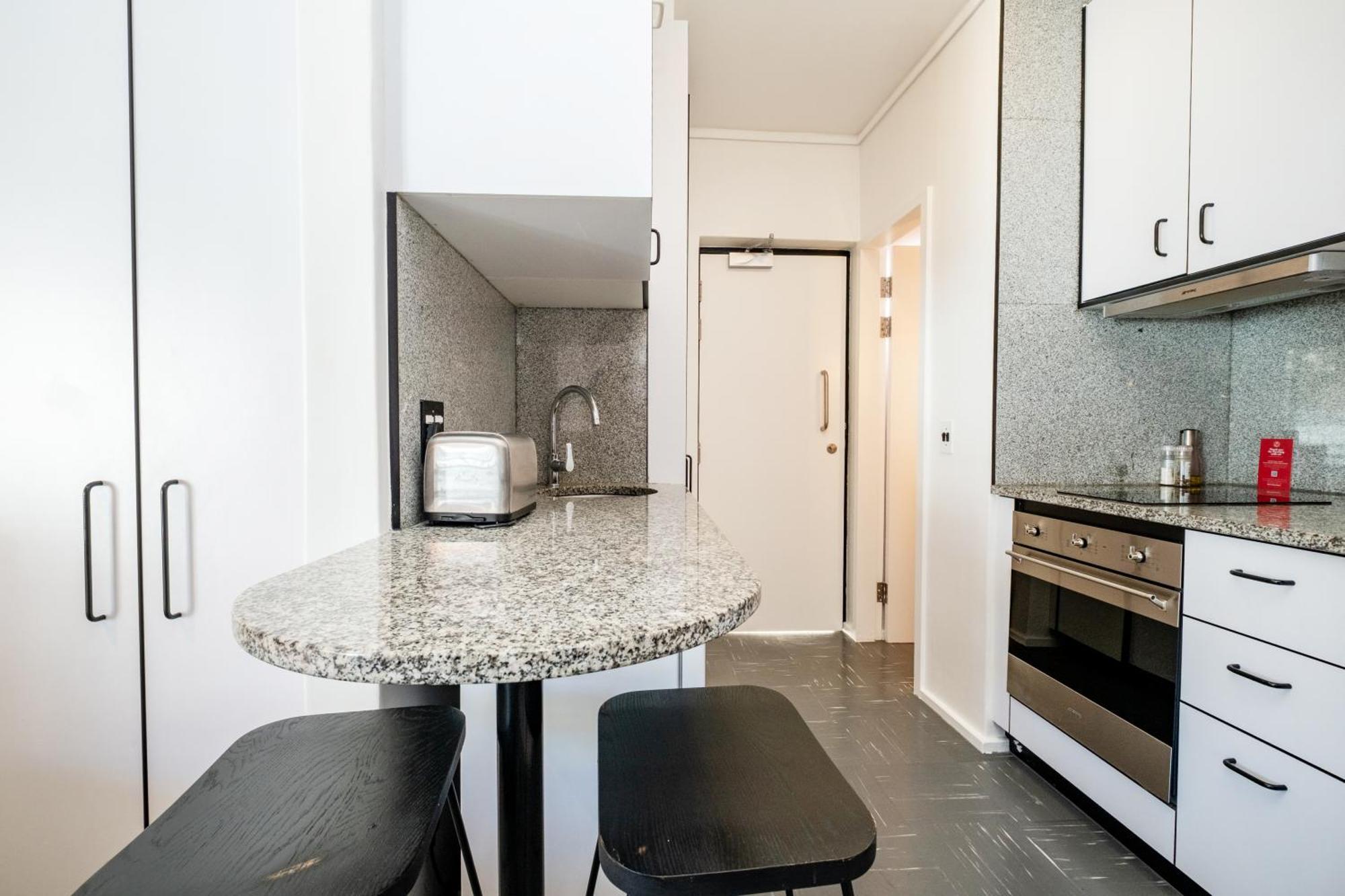 The Flamingo 808 - Floor Sea Point - Mountain Views With Daily Housekeeping *