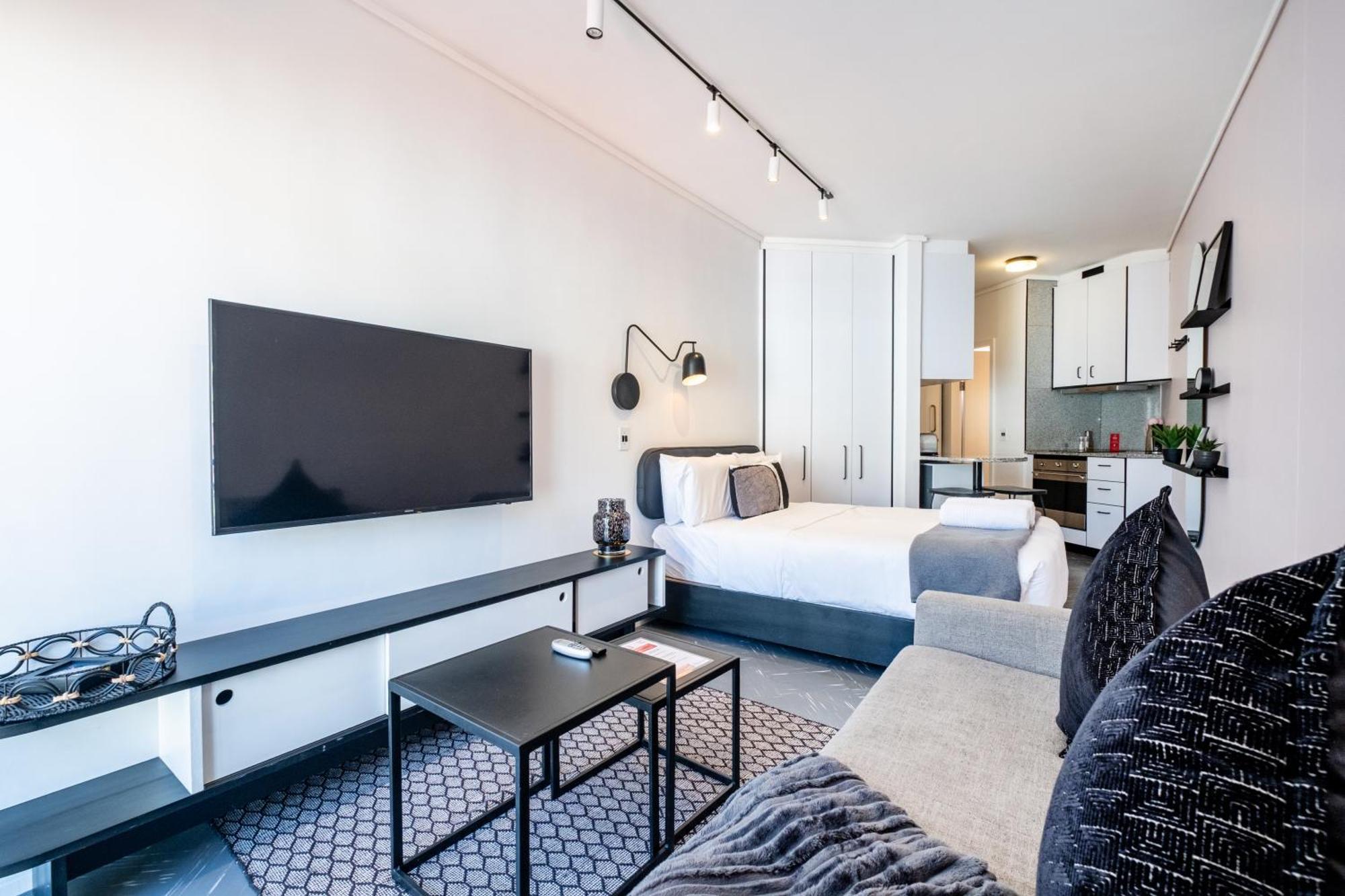 The Flamingo 808 - Floor Sea Point - Mountain Views With Daily Housekeeping