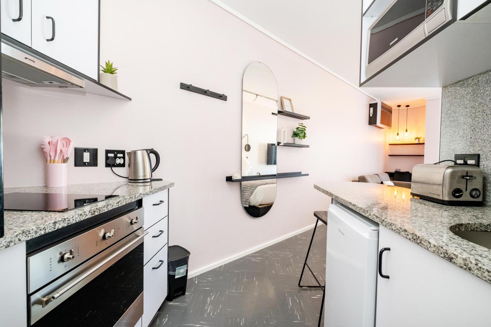 Flamingo 807 - Floor Sea Point With Daily Housekeeping *