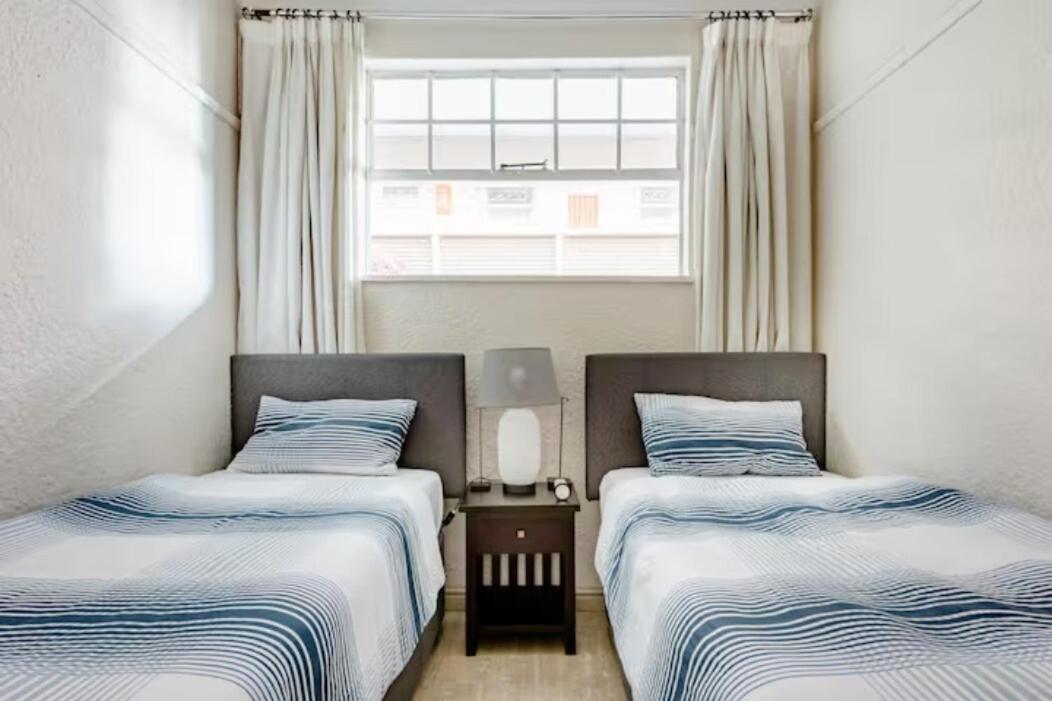 Apartment Beautiful 2 Bedroom Greenpoint Cape Town