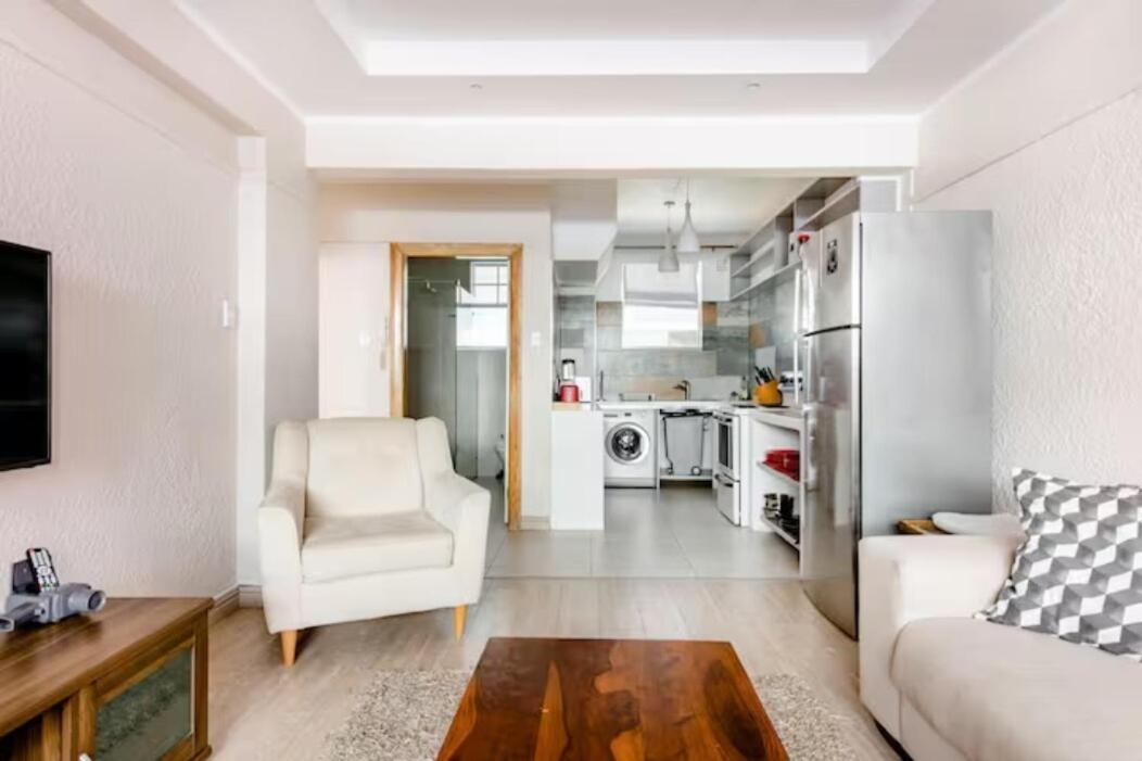 Apartment Beautiful 2 Bedroom Greenpoint Cape Town