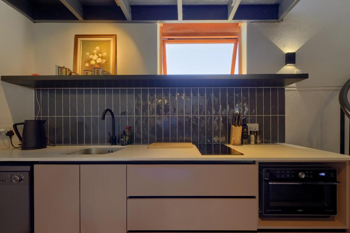 Substation Turned Cozy Retreat In Sea Point * Cidade Do Cabo