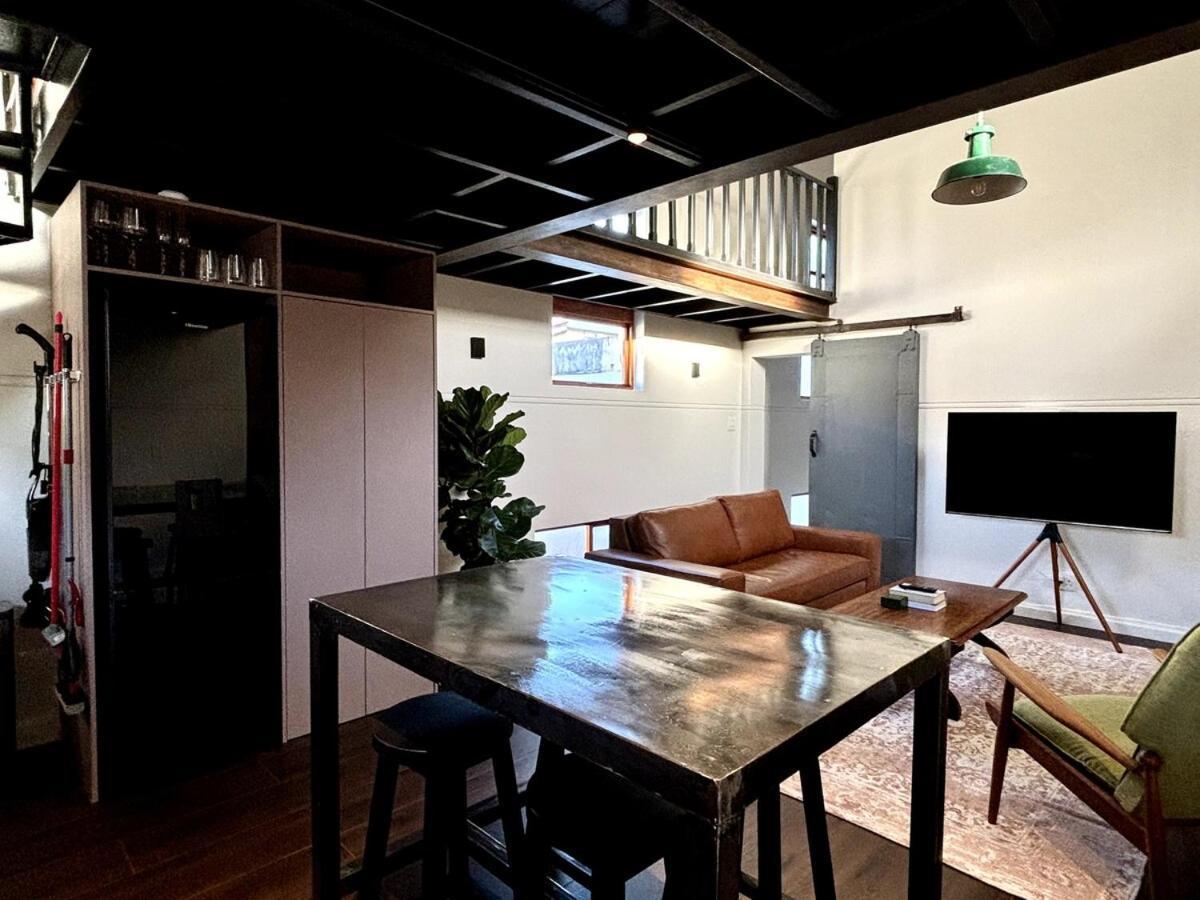 Substation Turned Cozy Retreat In Sea Point * Cidade Do Cabo