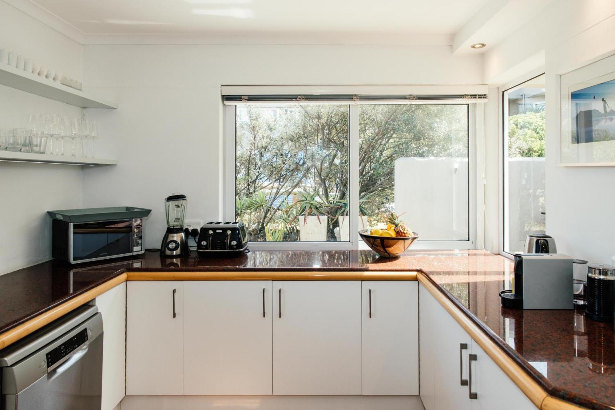 Pingu Beachhouse With Jacuzzi Hout Bay Holiday home Cape Town