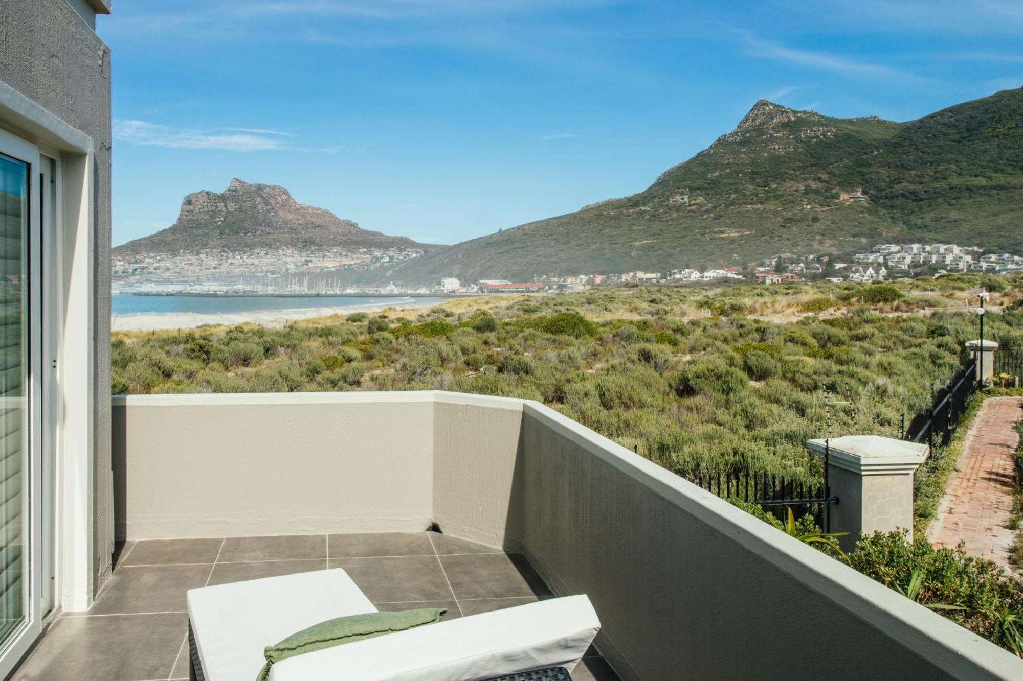 Pingu Beachhouse With Jacuzzi Hout Bay