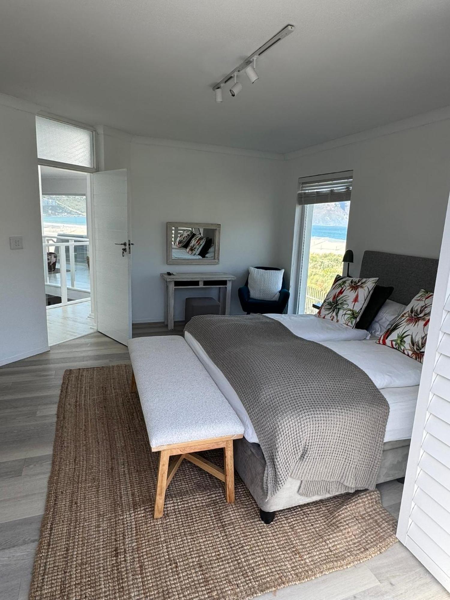 Holiday home Pingu Beachhouse With Jacuzzi Hout Bay Cape Town