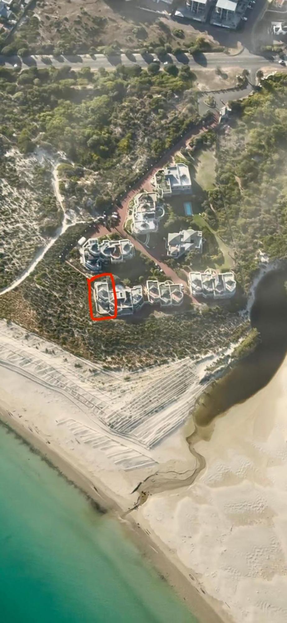 Pingu Beachhouse With Jacuzzi Hout Bay Holiday home *