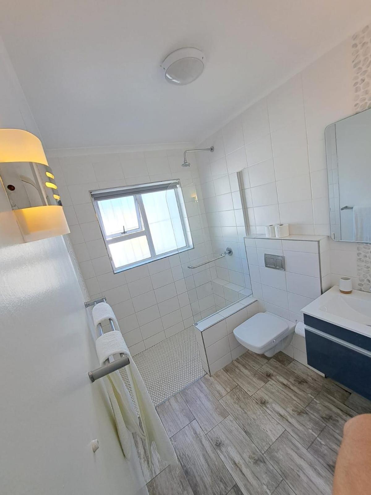 Stunning 3 Bedroom House In Bloubergstrand Holiday home