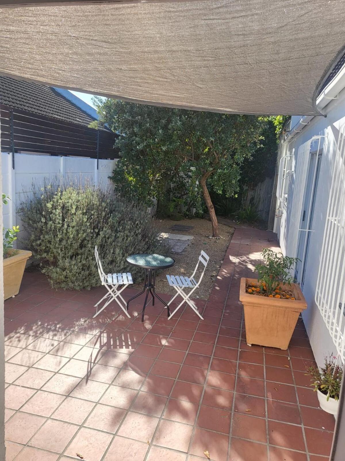 Stunning 3 Bedroom House In Bloubergstrand Holiday home *