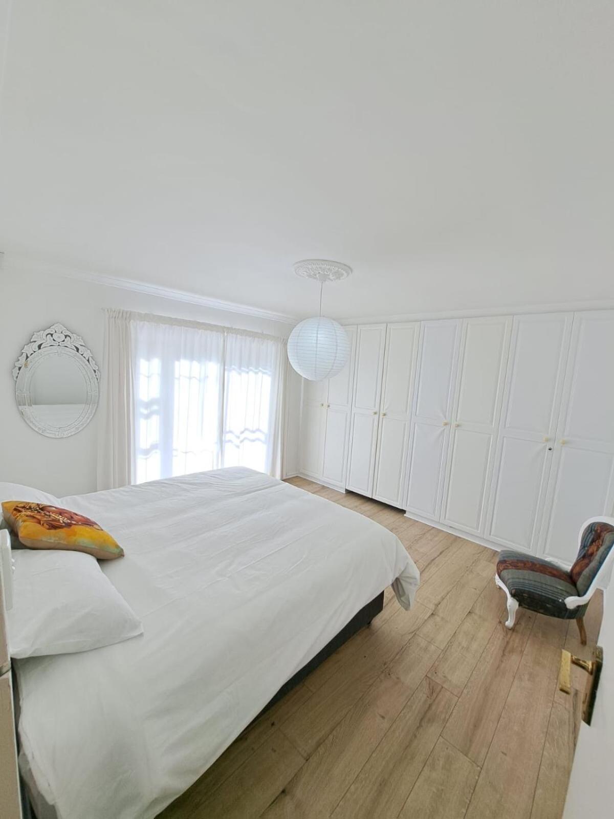 Holiday home Stunning 3 Bedroom House In Bloubergstrand *