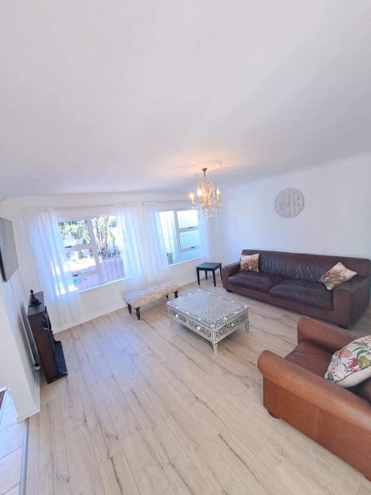 Stunning 3 Bedroom House In Bloubergstrand Cape Town
