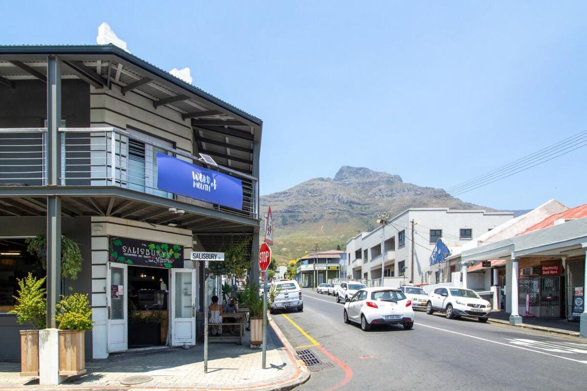 Style And Comfort Near The V&a Apartment Cape Town