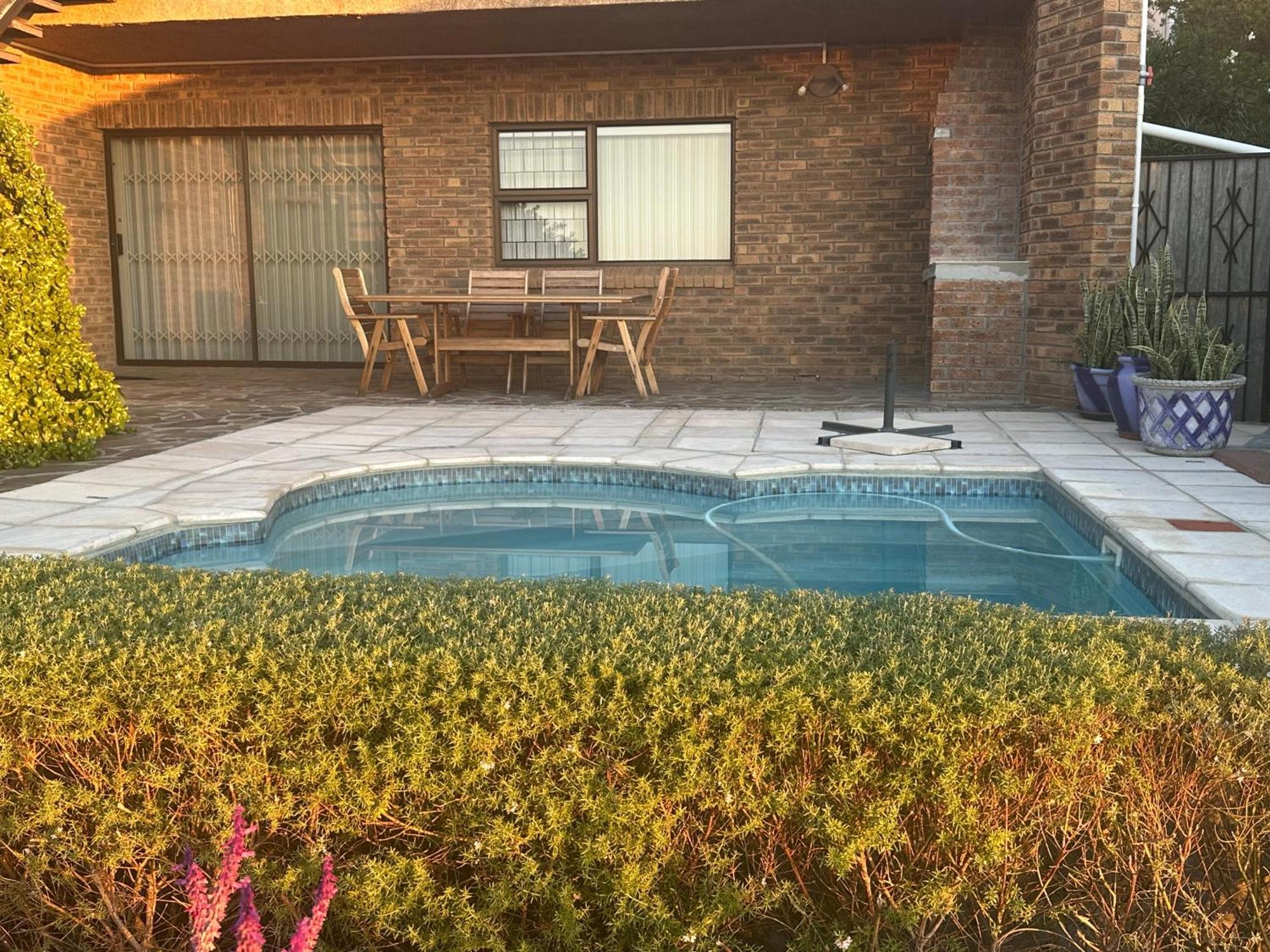 Strelitzia, Spacious With A Stunning View Apartment *