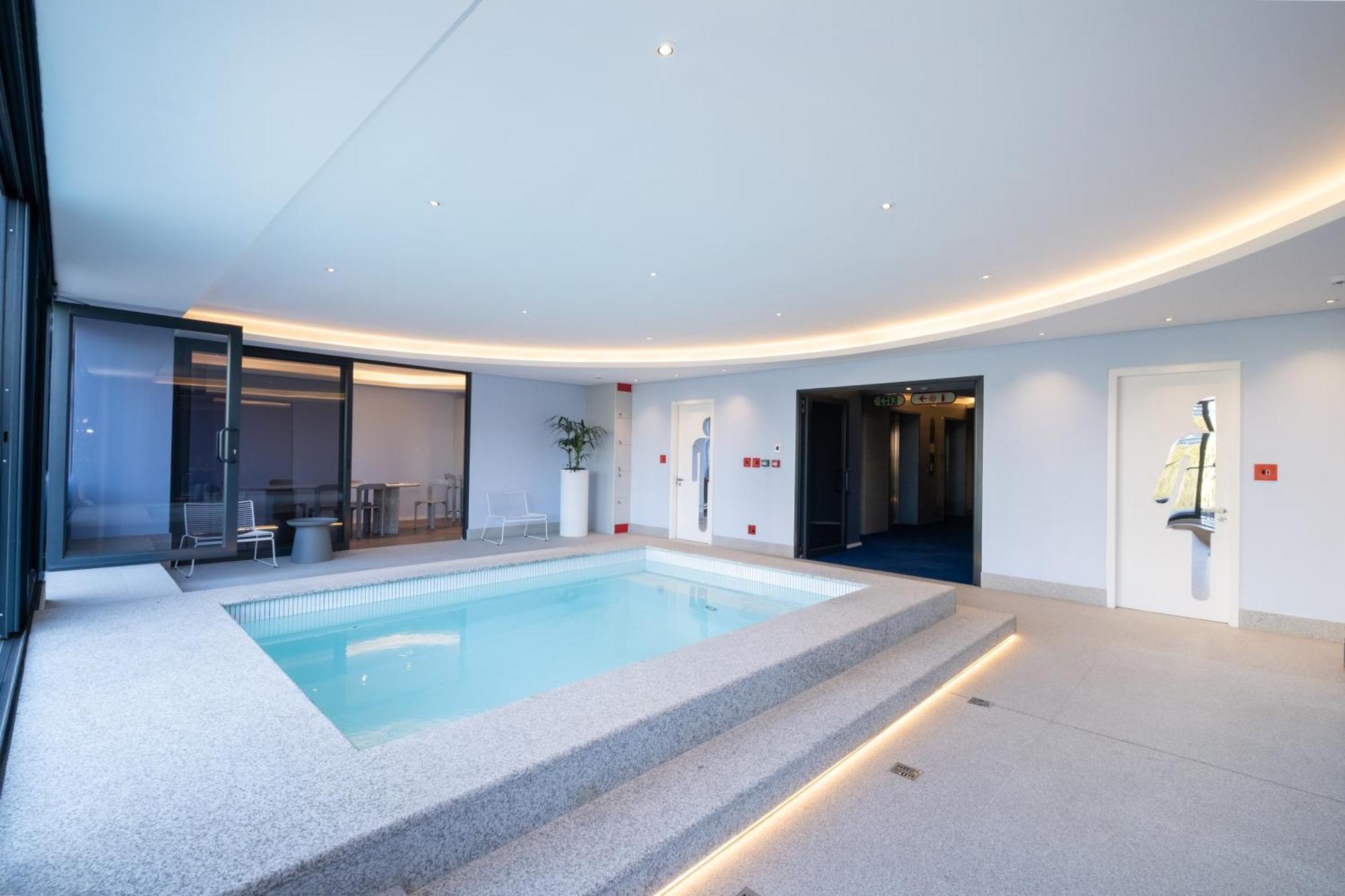 Apartment 803 Zeeland Pier - Near Cticc With Pool & Parking Cape Town