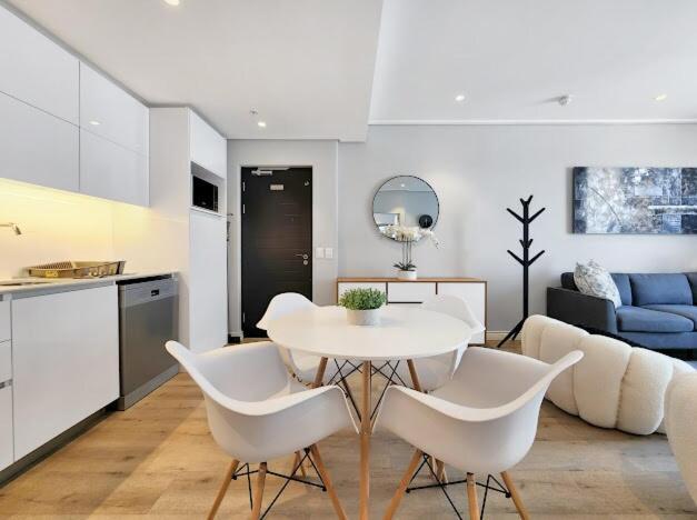 Apartment 16 On Bree - 1701 Cape Town