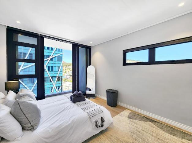16 On Bree - 1701 Apartment