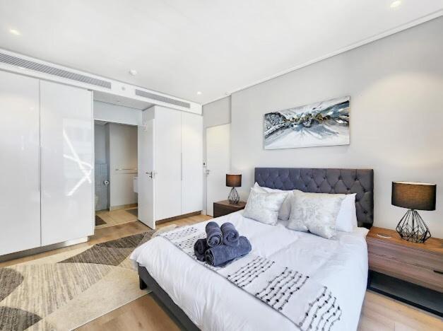 Apartment 16 On Bree - 1701 Cape Town