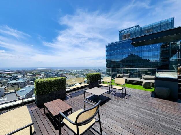 Apartment 16 On Bree - 1701 *