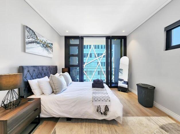 Apartment 16 On Bree - 1701 Cape Town