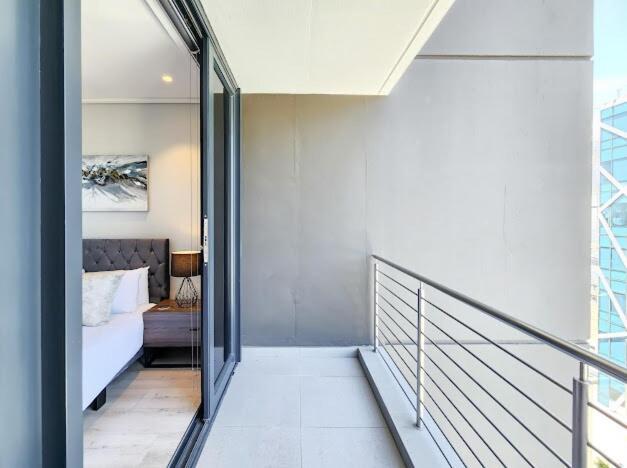 Apartment 16 On Bree - 1701 *
