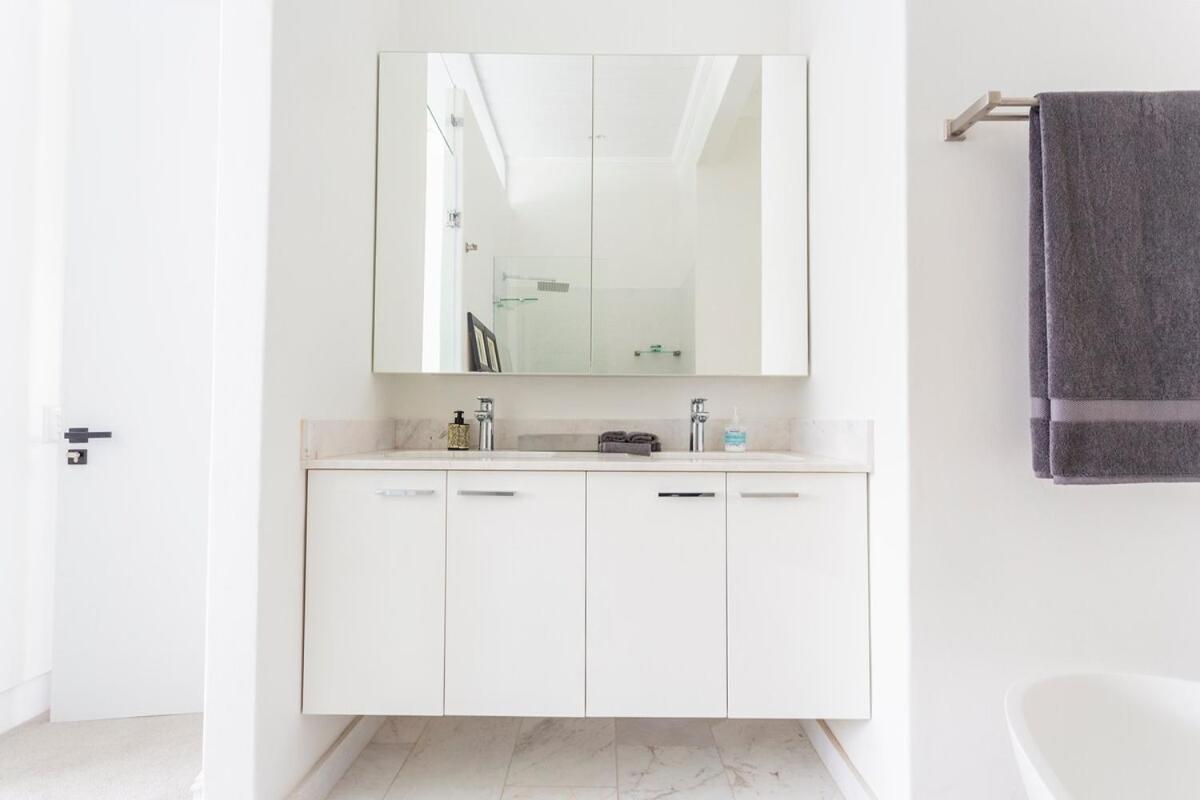 Stylish 2 Bedroom House In Excellent Position Holiday home Cape Town