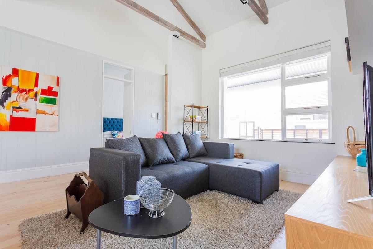 Stylish 2 Bedroom House In Excellent Position Holiday home Cape Town