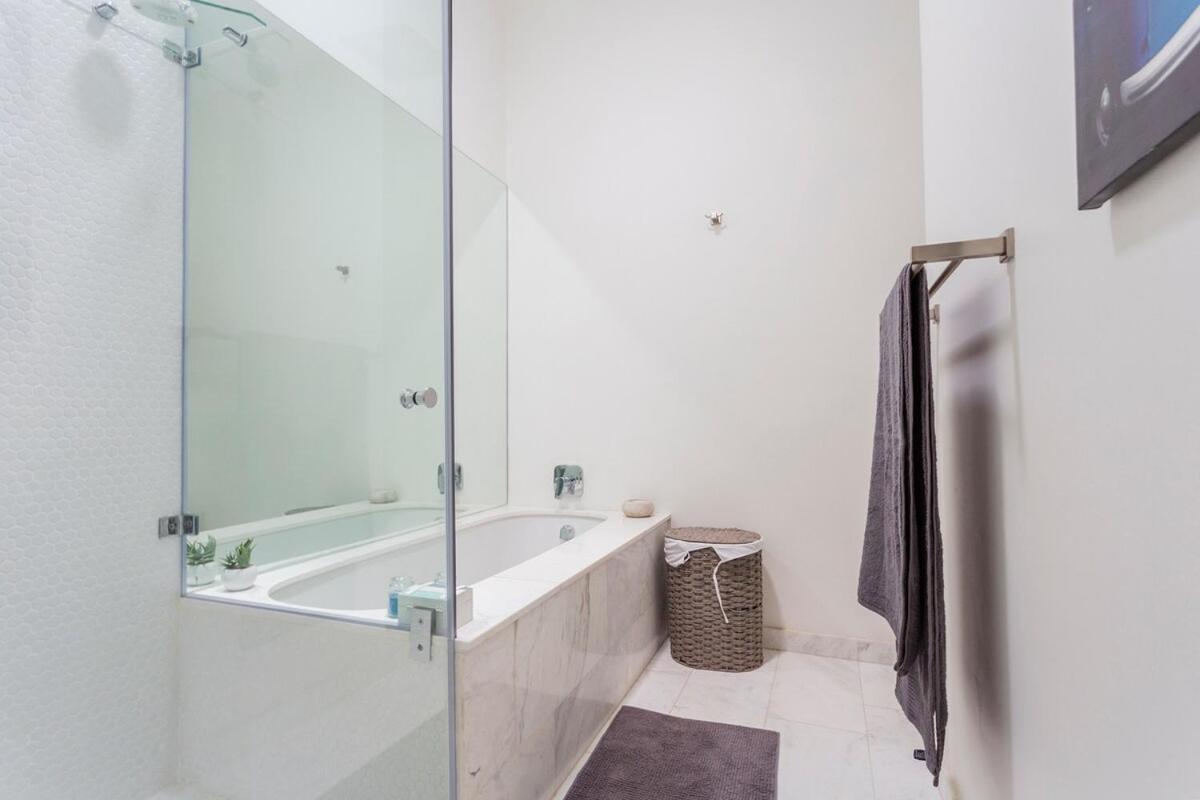 Stylish 2 Bedroom House In Excellent Position Holiday home Cape Town