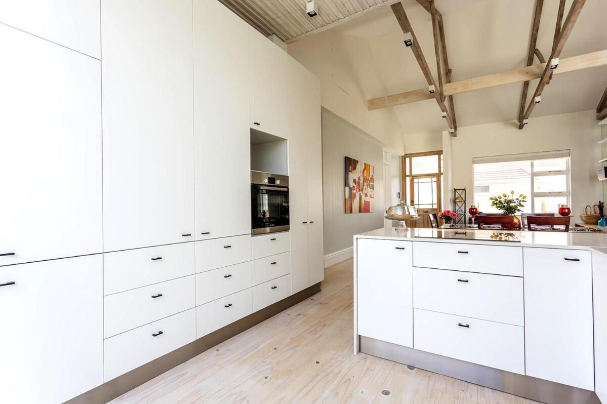Stylish 2 Bedroom House In Excellent Position