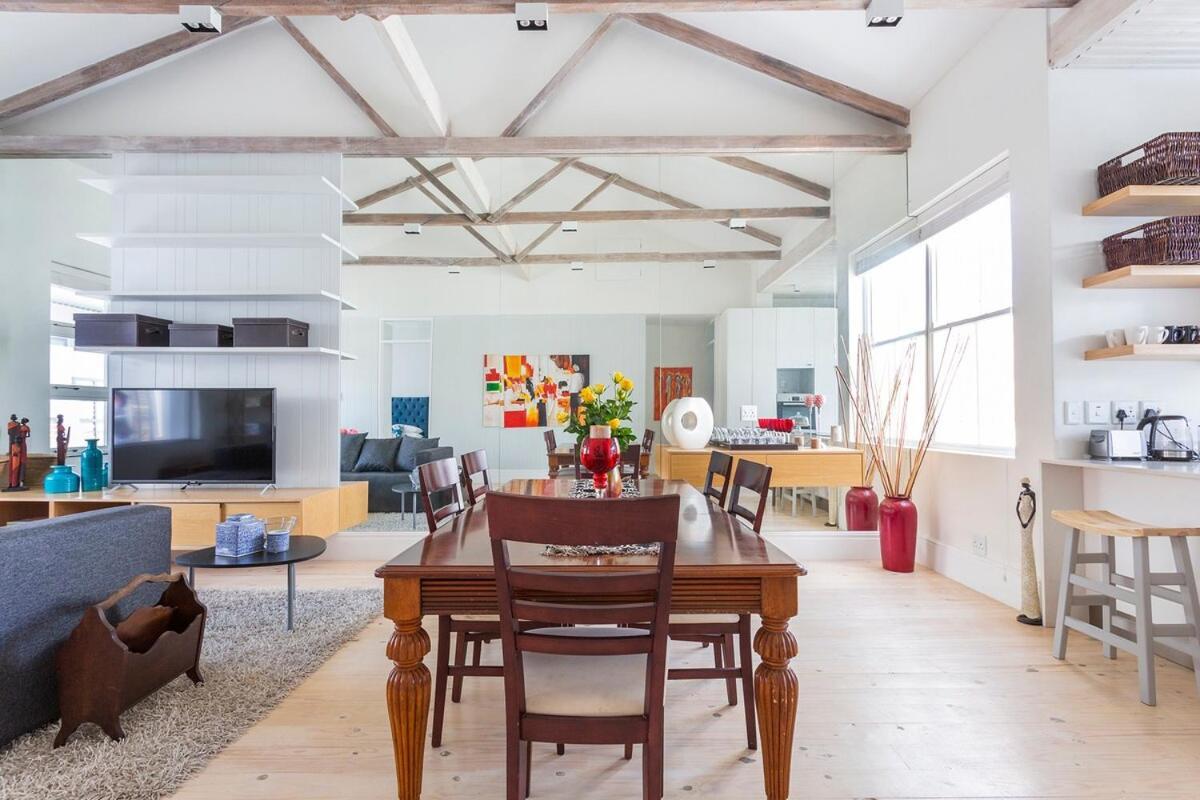 Holiday home Stylish 2 Bedroom House In Excellent Position Cape Town