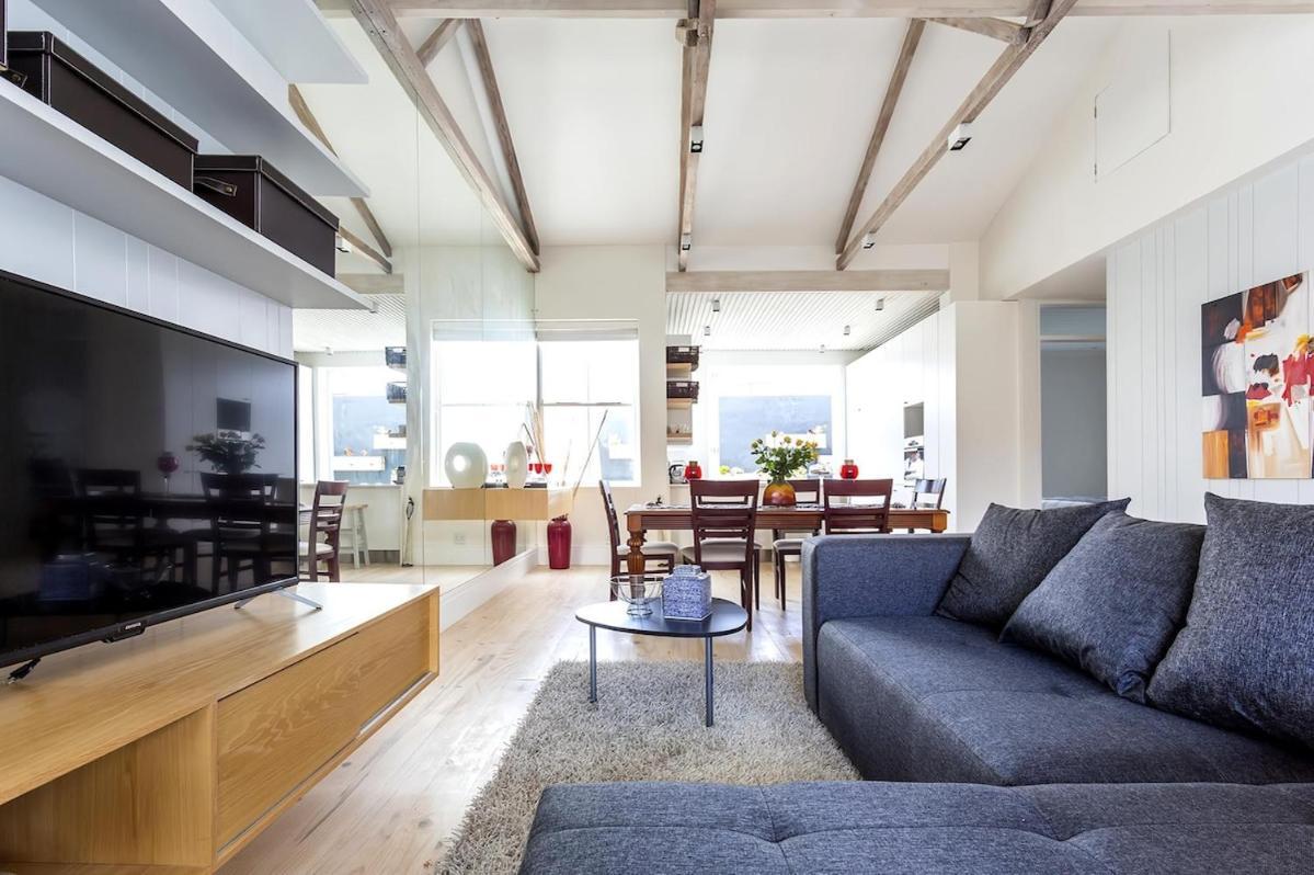 Stylish 2 Bedroom House In Excellent Position *