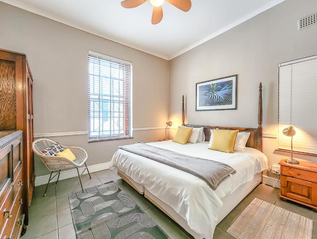 Holiday home Yellow Townhouse De Waterkant