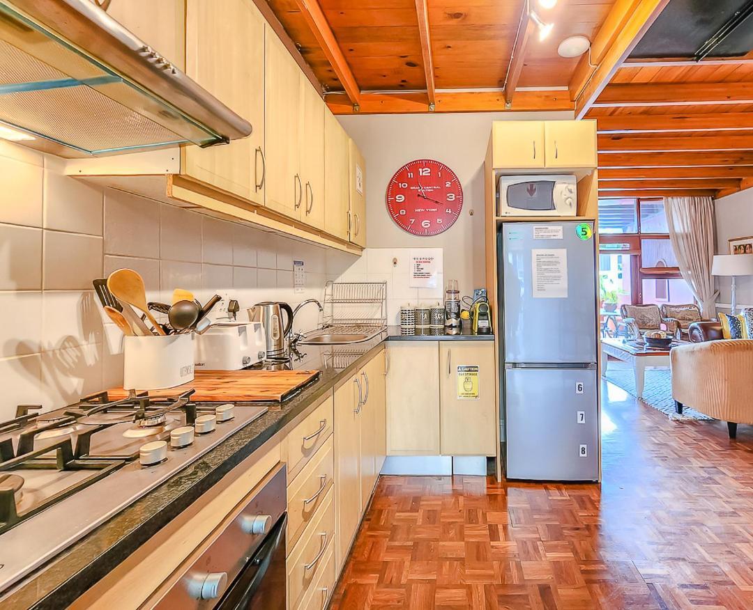 Holiday home Yellow Townhouse De Waterkant