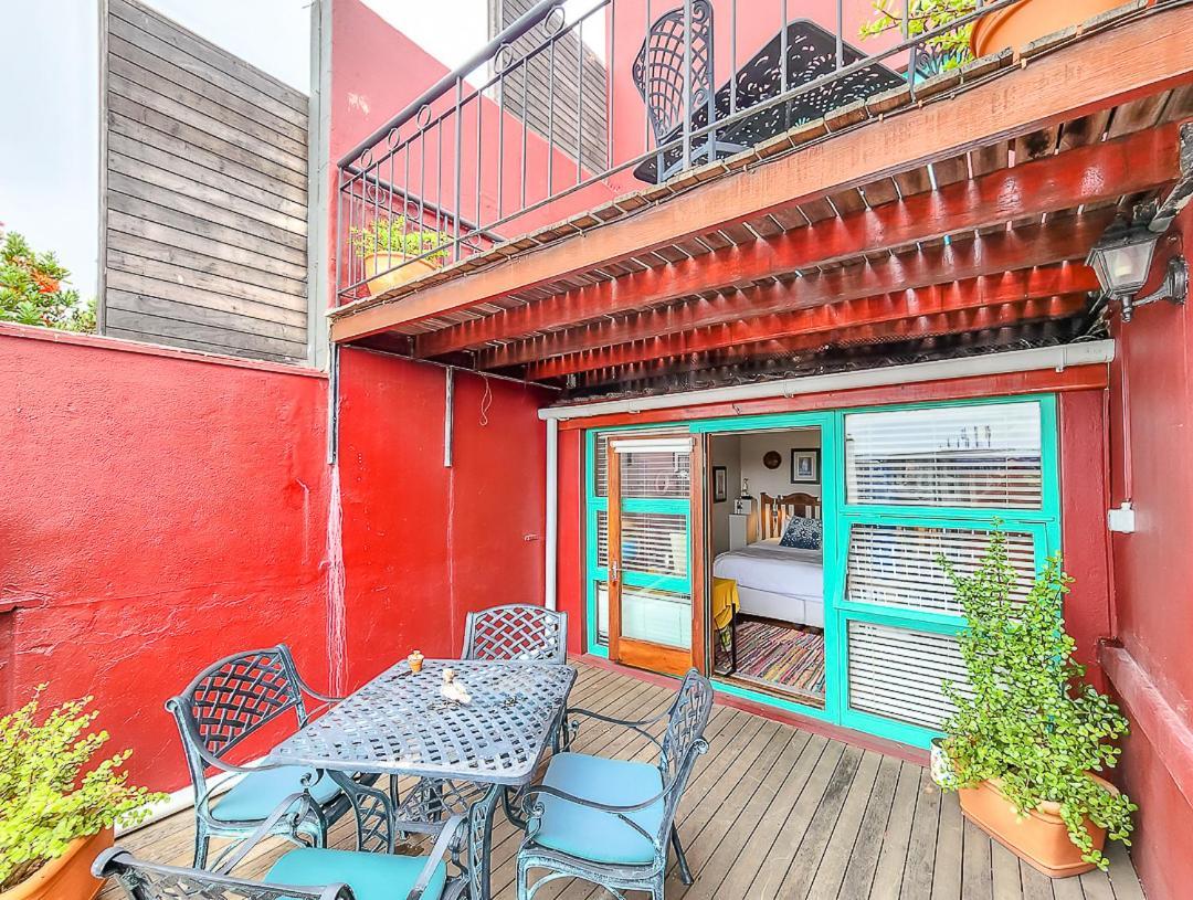 Yellow Townhouse De Waterkant Holiday home Cape Town