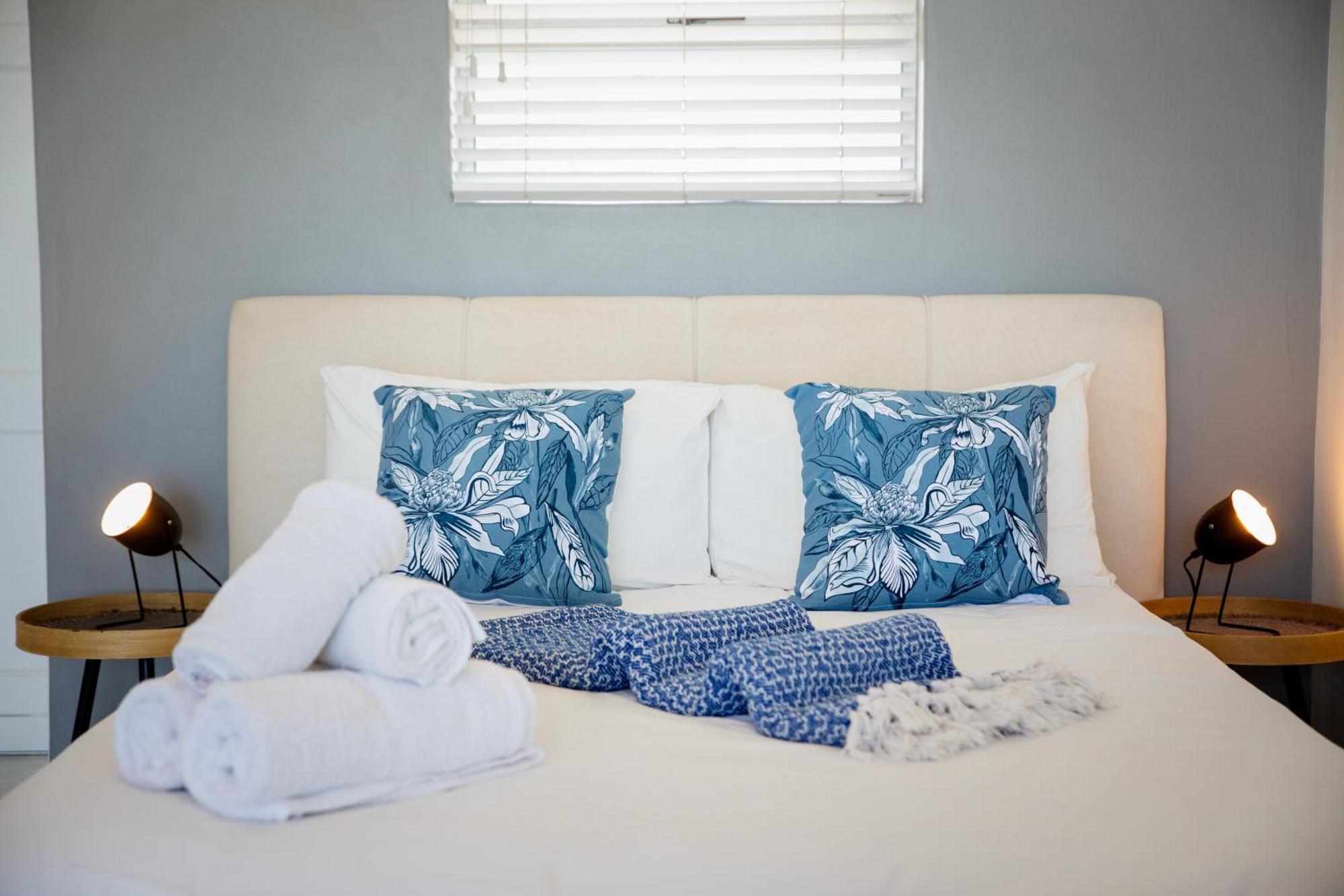 Bloubergstrand Beachfront With Secure Garage And Pool Apartment *