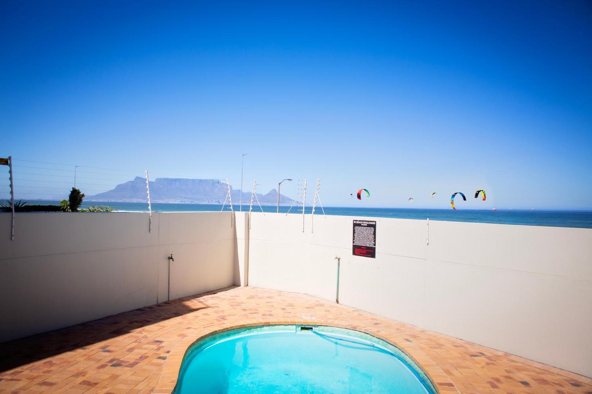 Bloubergstrand Beachfront With Secure Garage And Pool Apartment Cape Town