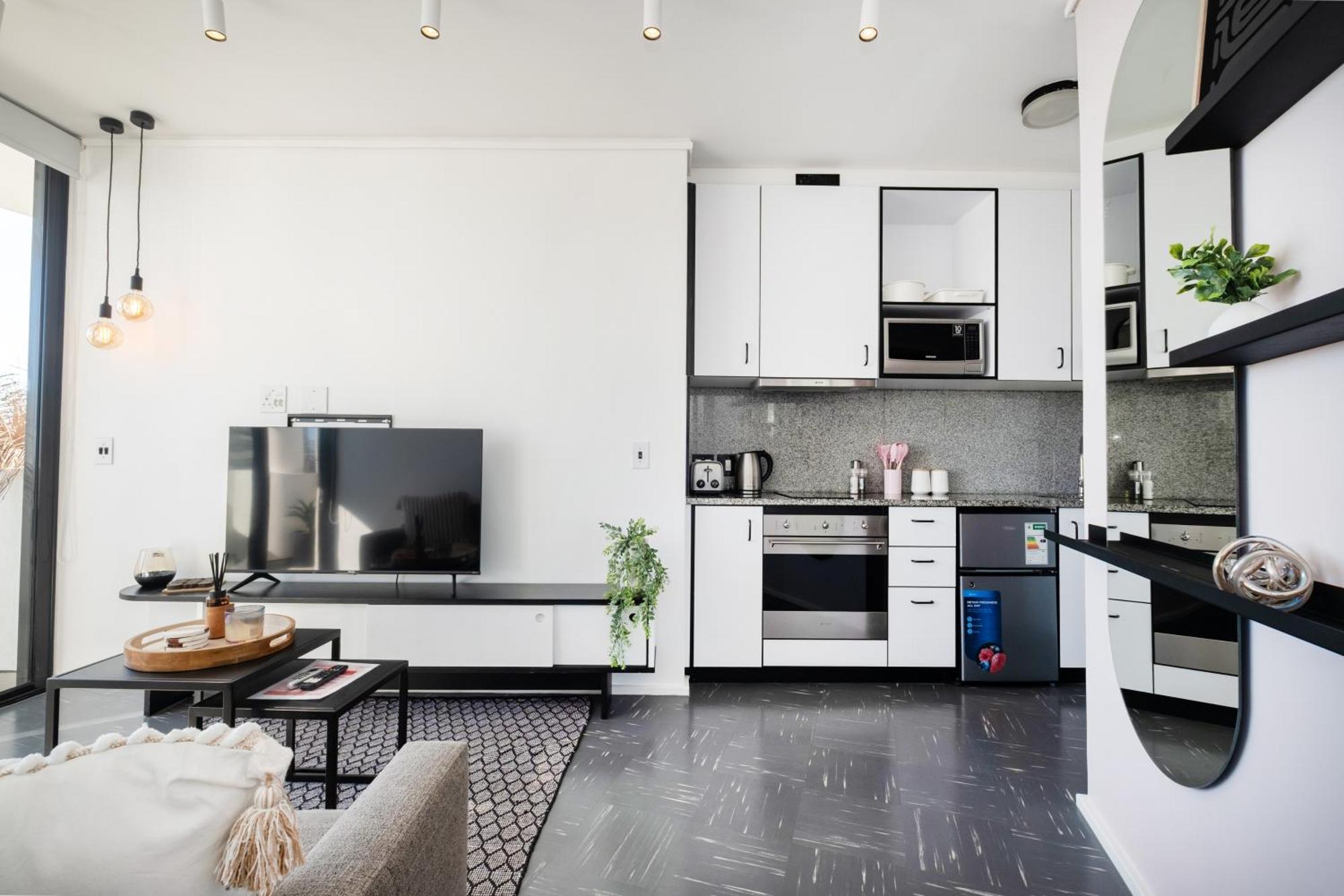 Flamingo 801 - Floor Sea Point With Daily Housekeeping Apartment Cape Town