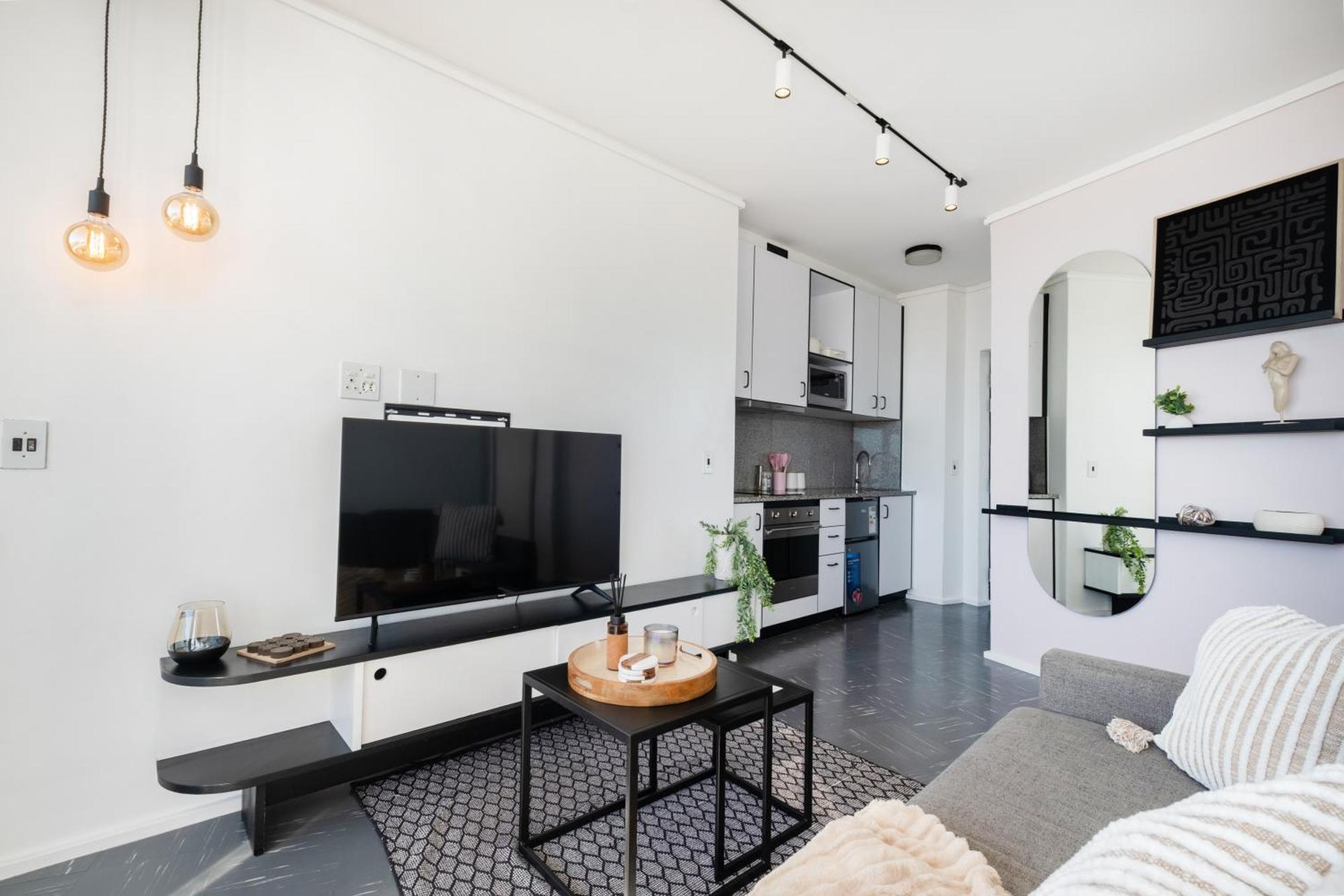 Flamingo 801 - Floor Sea Point With Daily Housekeeping