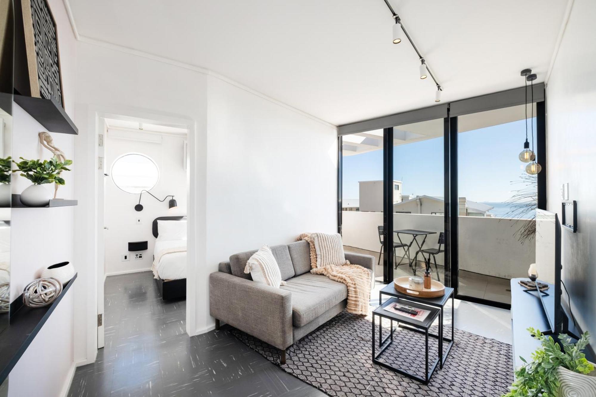 Flamingo 801 - Floor Sea Point With Daily Housekeeping