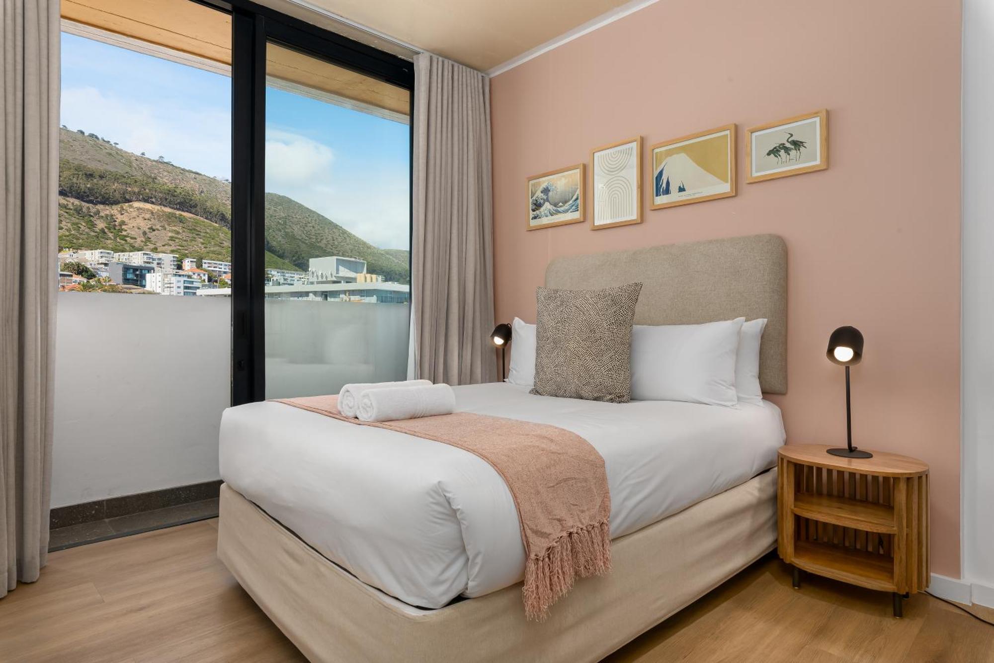 Luxe Sea Point, Rooftop Pool Deck Apartment