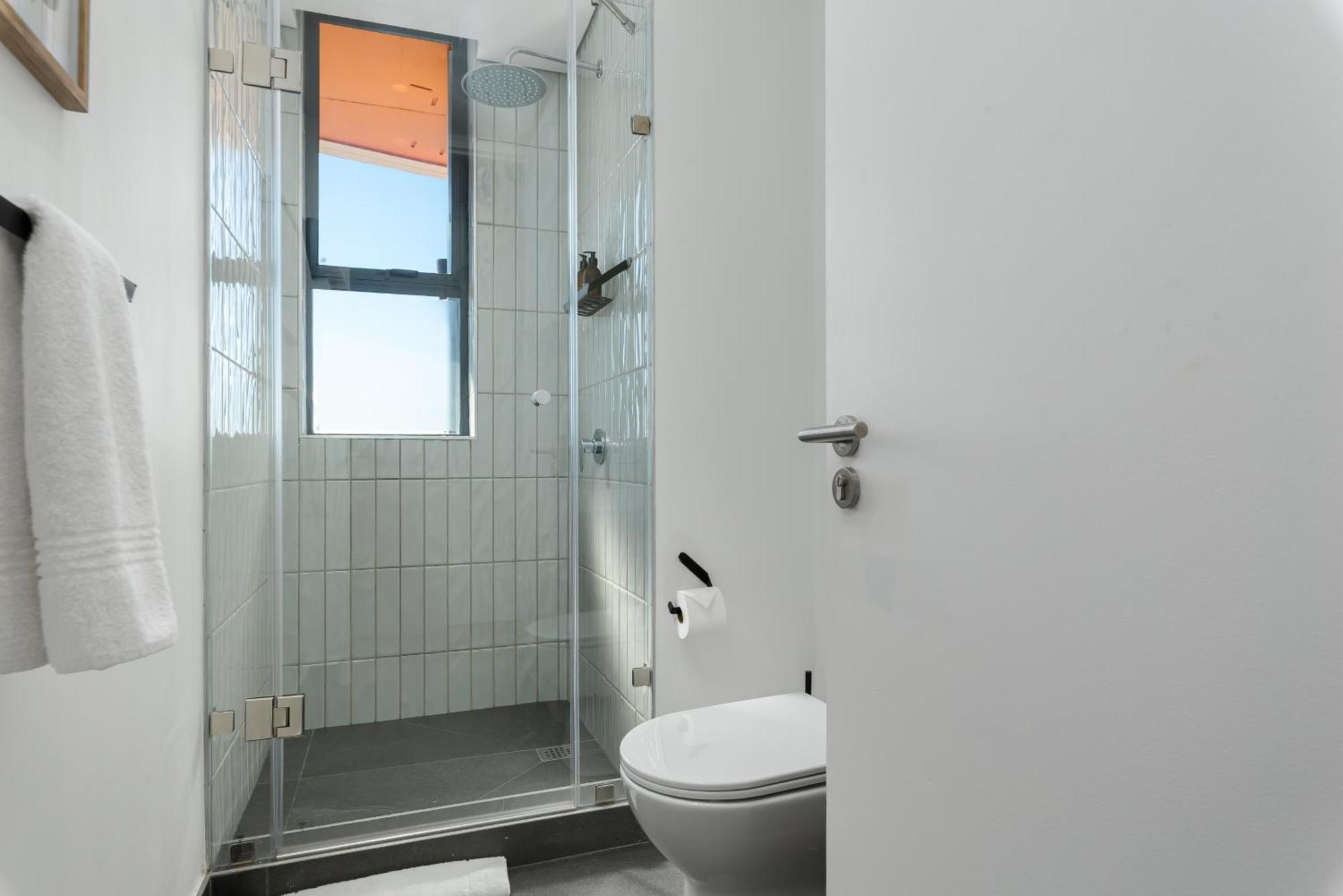 Luxe Sea Point, Rooftop Pool Deck Apartment *