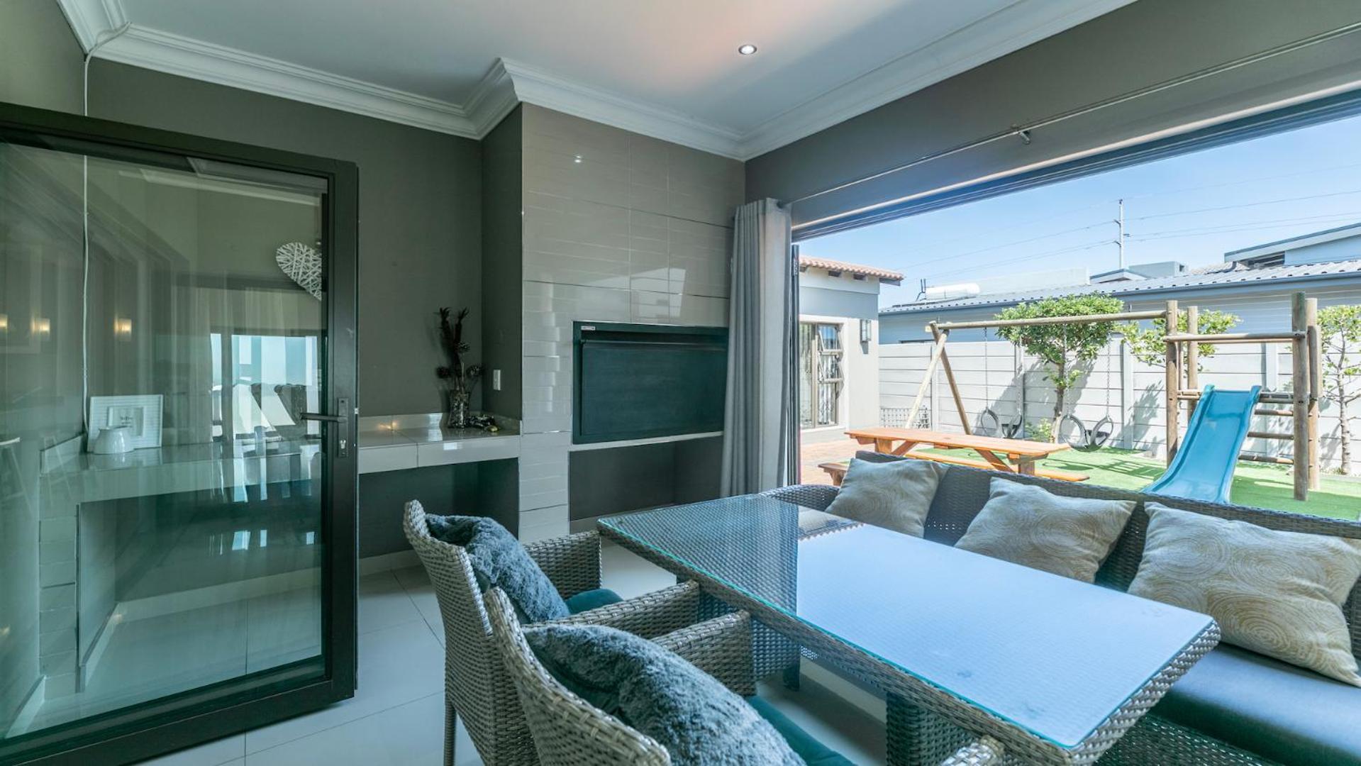A Cozy Retreat - Feels Like *