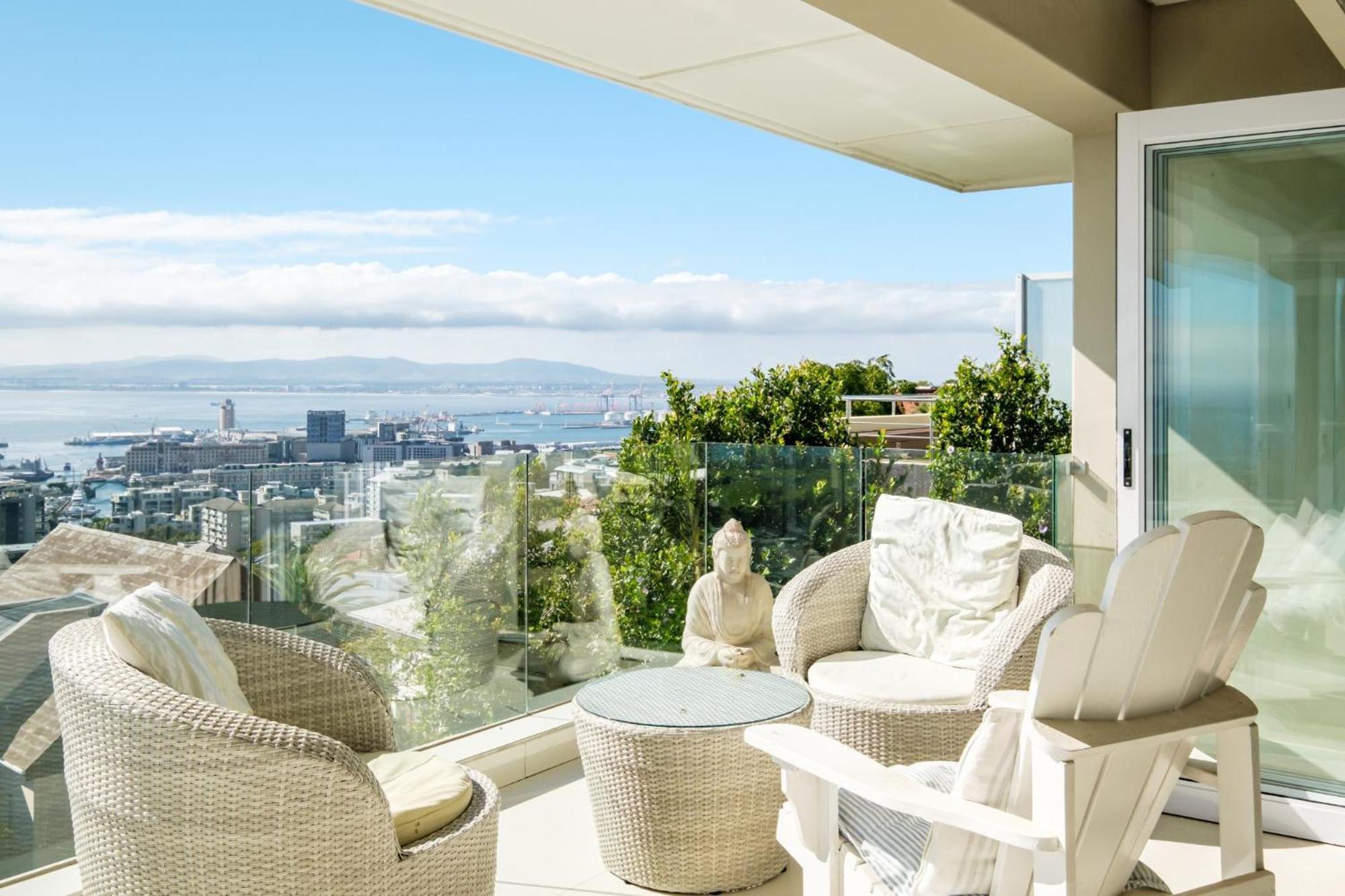 Spacious 3bed Overlooking Panova *