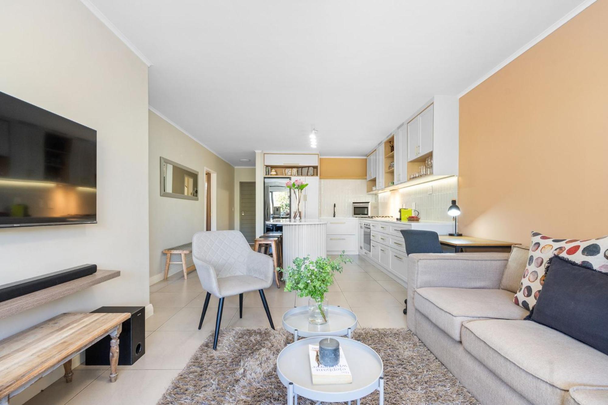 Mayfair Luxury 212 * Cape Town