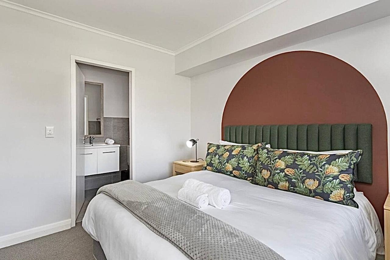 Chic 1 Bedroom In Century