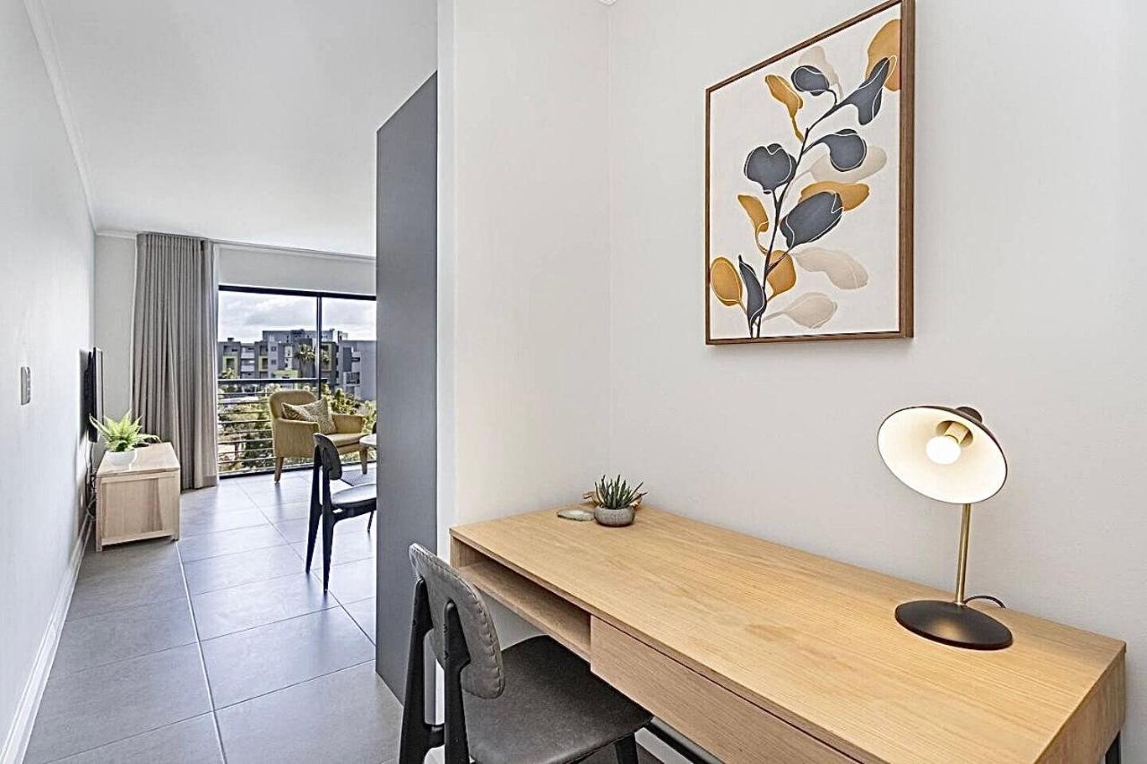 Chic 1 Bedroom In Century